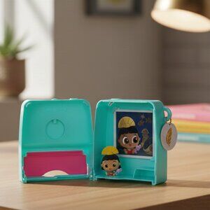 Disney Doorables Remember When Young Kuzco with camera and photo ULTRA RARE